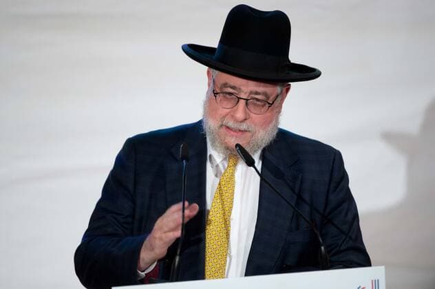 Oberrabbiner Pinchas GOLDSCHMIDT, Vorsitzender der europaeischen Rabbinerkonferenz, bei seiner Ansprache, Verleihung der Josef Neuberger-Medaille 2022 der juedischen Gemeinde Duesseldorf an Hans Joachim Watzke, 03.11.2022