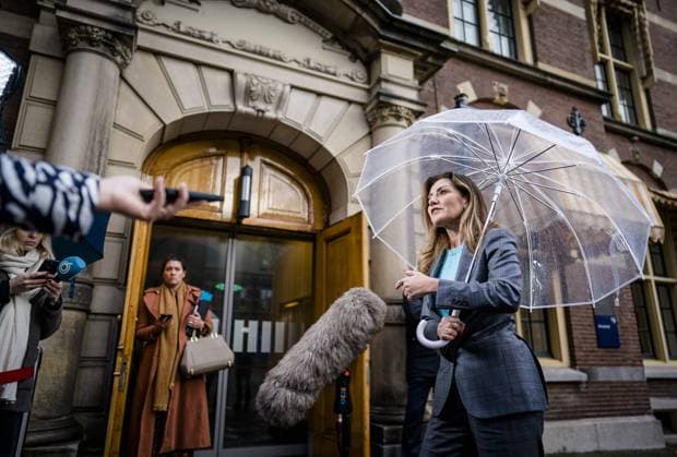 2022-11-04 11:02:30 THE HAGUE - Dilan Yesilgoz, Minister of Justice and Security, on arrival at the Binnenhof prior to the weekly Council of Ministers. ANP BART MAAT netherlands out - belgium out *** 2022 11 04 11 02 30 THE HAGUE Dilan Yesilgoz, Minister of Justice and Security, on arrival at the Binnenhof prior to the weekly Council of Ministers ANP BART MAAT netherlands out belgium out  Copyright: xx x457215703x originalFilename: 457215703.jpg