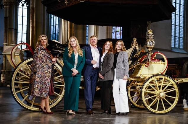 Entertainment Themen der Woche KW44 Entertainment Bilder des Tages 2022-11-04 14:06:19 AMSTERDAM - (VLNR) Queen Maxima, Princess Amalia, King Willem-Alexander, Princess Alexia and Princess Ariane pose during the photo session in the Nieuwe Kerk. ANP REMKO DE WAAL netherlands out - belgium out *** 2022 11 04 14 06 19 AMSTERDAM VLNR Queen Maxima, Princess Amalia, King Willem Alexander, Princess Alexia and Princess Ariane pose during the photo session in the Nieuwe Kerk ANP REMKO DE WAAL netherlands out belgium out  Copyright: xx x457219981x originalFilename: 457219981.jpg