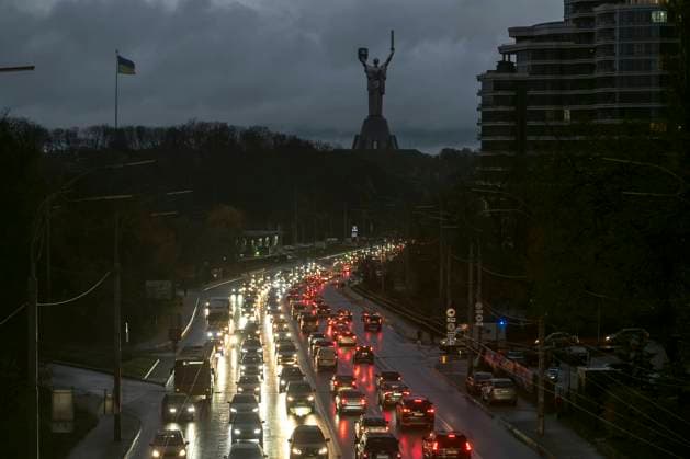 Russian Missile Attack On Ukrainian Power Infrastructure Cars drive on a dark street with a Monument Motherland on the background during a blackout after a Russian missile attack on Ukrainian power infrastructure in Kyiv, Ukraine, November 03, 2022 Kyiv Ukraine  Copyright: xMaxymxMarusenkox originalFilename: musienko-notitle221103_npx2H.jpg