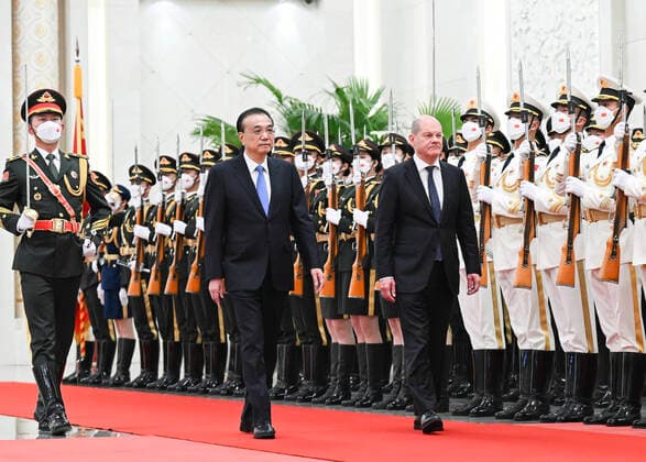 News Themen der Woche KW44 (221104) -- BEIJING, Nov. 4, 2022 -- Chinese Premier Li Keqiang holds a ceremony to welcome German Chancellor Olaf Scholz, who is on an official visit to China, prior to their talks at the Great Hall of the People in Beijing, capital of China, Nov. 4, 2022. ) CHINA-BEIJING-LI KEQIANG-GERMANY-OLAF SCHOLZ-TALKS (CN) XiexHuanchi 