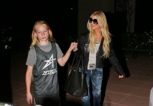 Jessica Simpson At Basketball In Los Angeles. Featuring: Jessica Simpson Where: Los Angeles, California, United States When: 04 Nov 2022 Credit: BauerGriffin INSTARimages.com Cover Images Copyright: xx 52145146 EDITORIAL USE ONLY. NOT FOR USE BY NEWSPAPERS BASED IN THE UK.