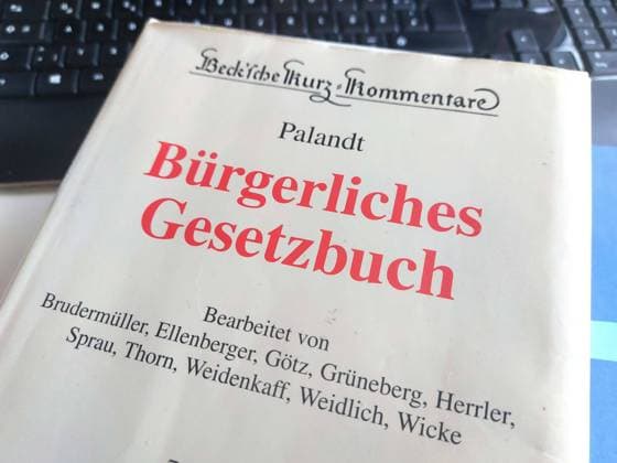 Winden Themenbild - BGB, Bürgerliches Gesetzbuch Themenbild - BGB, Bürgerliches Gesetzbuch Buch, Auflage des BGB, Bürgerliches Gesetzbuch von Palandt mit Beck sche Kurz Kommentare Symbolbild, Themenbild, Featurebild Copyright: xFleigx xEibner-Pressefotox EP_dfg