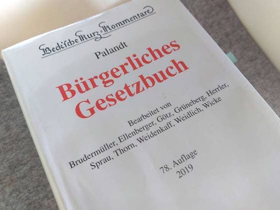 Winden Themenbild - BGB, Bürgerliches Gesetzbuch Themenbild - BGB, Bürgerliches Gesetzbuch Buch, Auflage des BGB, Bürgerliches Gesetzbuch von Palandt mit Beck sche Kurz Kommentare Symbolbild, Themenbild, Featurebild Copyright: xFleigx xEibner-Pressefotox EP_dfg