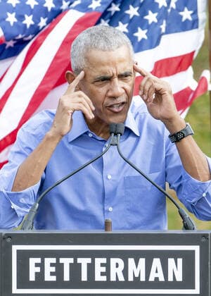 News Themen der Woche KW44 News Bilder des Tages Former President Barack Obama addresses supporters for Democratic candidate for Senate John Fetterman at a rally in Schenley Plaza in the Oakland area of Pittsburgh on Saturday, November 5, 2022. 1 PIT2022110514 ARCHIExCARPENTER