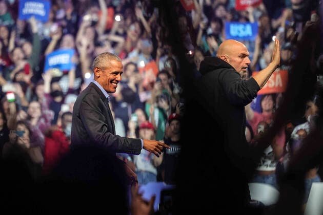 News Themen der Woche KW44 News Bilder des Tages Former President Barack Obama and Democratic nominee for U.S. Senate John Fetterman leave the stage during a rally for the Democratic National Committee, gubernatorial candidate Josh Shapiro, and senatorial candidate John Fetterman Saturday, November 5, 2022; at The Liacouras Center in Philadelphia, Pennsylvania. Copyright: xSaquanxStimpsonx xCNPx MediaPunchx
