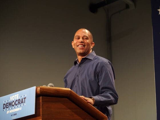 November 5, 2022, New York, New York, USA: November 5, 2022 NEW YORK, .Former President William Bill Clinton speaks at a Get out the Vote Rally for NYC Governor Kathy Hochul at Brooklyn Studio in Brooklyn New York.. Congressman Hakeem Jeffries New York USA - ZUMAct2_ 20221105_zaf_ct2_026 Copyright: xBrucexCotlerx