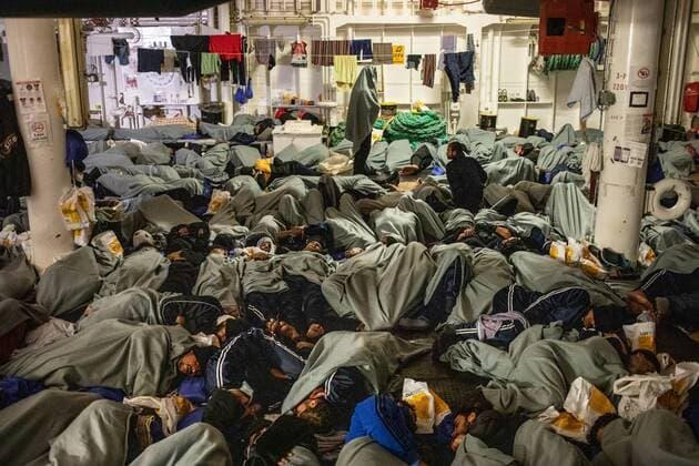 News Themen der Woche KW44 Mediterranean Sea, La Nave Geo Barents, Doctors Without Borders search and rescue ship with rescued migrants on board Editorial Usage Only  Copyright: xMASSIMOxDIxNONNOx xIPAx