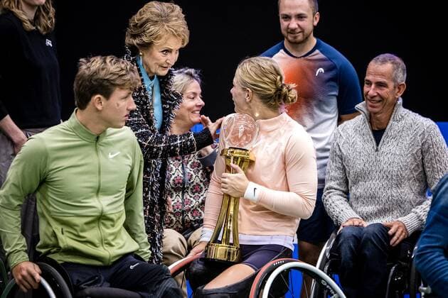 2022-11-06 14:32:31 OSS - Princess Margriet and (former) Paralympic athletes during the final day of the 2022 ITF Wheelchair Tennis Masters, the wheelchair tennis world championship in sports center De Rusheuvel. ANP ROYAL IMAGES ROB ENGELAAR netherlands out - belgium out