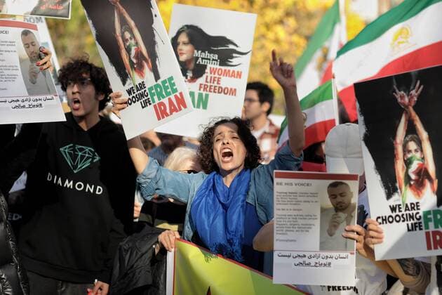 Protest Against Iranian Regime In Canada Thousands of Iranian-Canadians protest against Iranian Islamic regime at Queen Street in Toronto, Canada on November 5, 2022. Demonstrations were held in cities across the world to demand justice for the killing of Mahsa Amini, a young woman who was detained in Teheran by the Iranian Morality Police for not wearing the Hijab properly in public. Toronto Canada  Copyright: xSayedxNajafizadax originalFilename: najafizada-notitle221106_npmBE.jpg