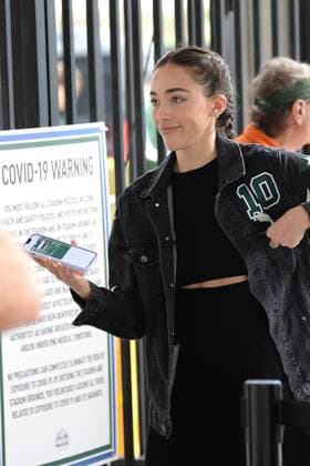 EXCLUSIVE Exclusive Sophia Culpo arriving at MetLife Stadium, to watch her boyfriend, NewYork Jet s Wide Receiver, Braxton Berrios beat the visiting Buffalo Bills. Also there was talk show host Tamron Hall with her husband and son. Featuring: Sophia Culpo Where: New York, New Jersey, United States When: 06 Nov 2022 Credit: MICHAEL SIMON startraksphoto.com Cover Images **Exclusive** Copyright: xx 52150575 EDITORIAL USE ONLY. NOT FOR USE BY NEWSPAPERS BASED IN THE UK.