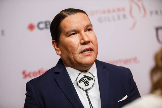November 7, 2022, TORONTO, ON, CANADA: Anishinaabe writer Waubgeshig Rice attends the 2022 Scotiabank Giller Prize in Toronto, Monday, Nov. 7, 2022. TORONTO CANADA  - ZUMAc35_ 20221107_zaf_c35_119 Copyright: xColexBurstonx