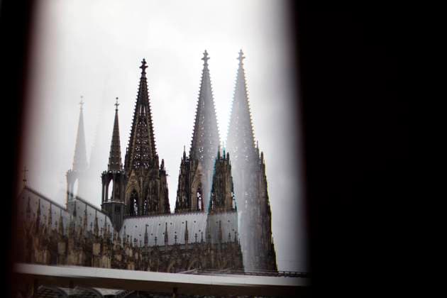 Der Kölner Dom gesehen vom Musical Dome aus. Der Haussegen im Erzbistum Köln hängt weiter schief: Erstmals seit mehreren Jahrzehnten ist der Kölner Kardinal Rainer Maria Woelki nicht zur feierlichen Proklamation des Kölner Dreigstirn eingeladen. Das bestätigte das Festkomitee Kölner Karneval. (Themenbild, Symbolbild) Köln, 06.11.2022 NRW Deutschland *** The Cologne Cathedral seen from the Musical Dome The house blessing in the Archdiocese of Cologne continues to hang askew For the first time in several decades, Cologne Cardinal Rainer Maria Woelki is not invited to the ceremonial proclamation of the Cologne Triumvirate This was confirmed by the Cologne Carnival Festival Committee Theme image, symbol image Cologne, 06 11 2022 NRW Ger Copyright: xChristophxHardtx