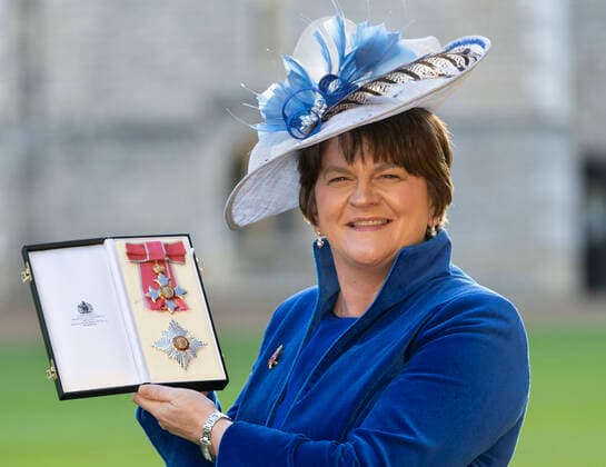 . 08 11 2022. Windsor, United Kingdom. Former First Minister of Northern Ireland Arlene Foster with her damehood after an Investiture at Windsor Castle.  xStephenxLockx xi-Imagesx IIM-23912-0011
