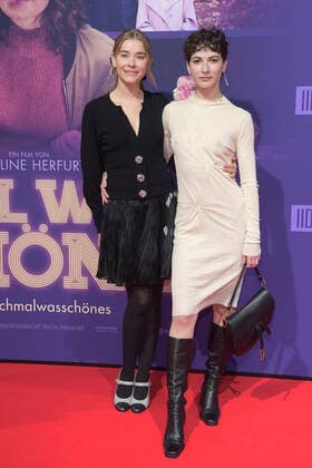 Weltpremiere von, EINFACH MAL WAS SCHÖNES Milena Tscharntke, Franziska von Harsdorf Ankunft zur Weltpremiere von, EINFACH MAL WAS SCHÖNES im KIno ZooPalast in Berliun am 08.11.2022 *** World premiere of, EINFACH MAL WAS SCHÖNES Milena Tscharntke, Franziska von Harsdorf Arrival to the world premiere of, EINFACH MAL WAS SCHÖNES at the KIno ZooPalast in Berliun on 08 11 2022 Photopress Mueller