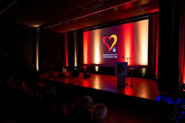 LÖWENHERZ FRIEDENSPREIS 2022 FÜR BODO RAMELOW 09 11 2022 - Weimar: Die Verleihung des Löwenherz Friedenspreises, für Personen, die sich in herausragender Weise um Frieden und Versöhnung verdient gemacht haben, an Bodo Ramelow am 9. November 2022 im Kinosaal der KZ Gedenkstätte Buchenwald. _________________
