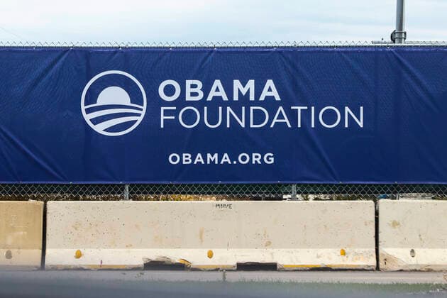 Daily Life In Chicago Obama Foundation banner at the Obama Presidential Center construction site at Jackson Park in Chicago, Illinois, United States, on October 18, 2022. Chicago United States  Copyright: xBeataxZawrzelx originalFilename: zawrzel-dailylif221018_np34N.jpg