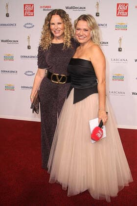 Katja Burkard und Nova Meierhenrich bei der Verleihung Goldene Bild der Frau am 9.11.2022 in Hamburg Goldene Bild der Frau Verleihung 2022 in Hamburg