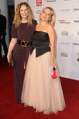 Katja Burkard und Nova Meierhenrich bei der Verleihung Goldene Bild der Frau am 9.11.2022 in Hamburg Goldene Bild der Frau Verleihung 2022 in Hamburg