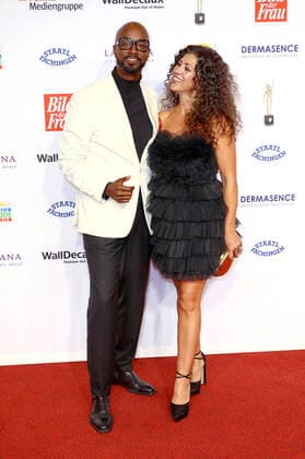 Yared Dibaba mit Ehefrau Fernanda de Sousa Dibaba bei der 15. Verleihung der Goldenen Bild der Frau 2022 im Stage Theater Neue Flora. Hamburg, 09.11.2022