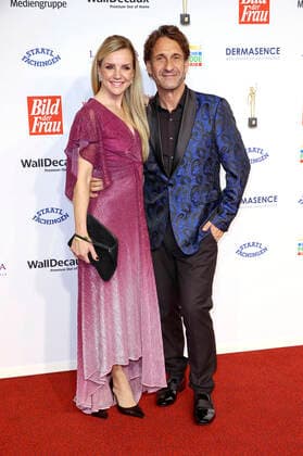 Kim-Sarah Brandts und Falk-Willy Wild bei der 15. Verleihung der Goldenen Bild der Frau 2022 im Stage Theater Neue Flora. Hamburg, 09.11.2022