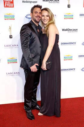 Marc Barthel mit Ehefrau Anna Hofbauer bei der 15. Verleihung der Goldenen Bild der Frau 2022 im Stage Theater Neue Flora. Hamburg, 09.11.2022