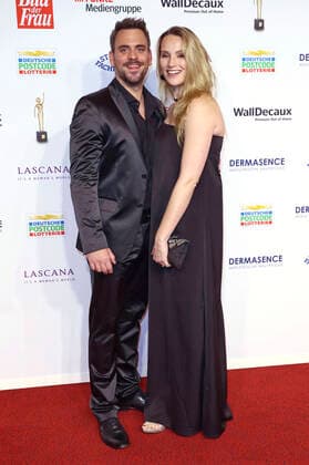 Marc Barthel mit Ehefrau Anna Hofbauer bei der 15. Verleihung der Goldenen Bild der Frau 2022 im Stage Theater Neue Flora. Hamburg, 09.11.2022
