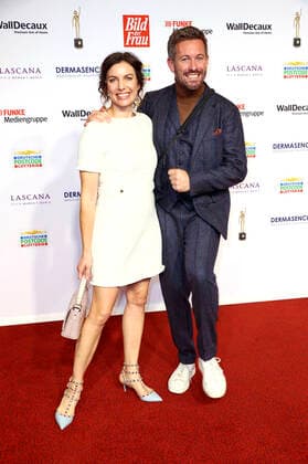 Jan Hartmann mit Ehefrau Julia Hartmann bei der 15. Verleihung der Goldenen Bild der Frau 2022 im Stage Theater Neue Flora. Hamburg, 09.11.2022