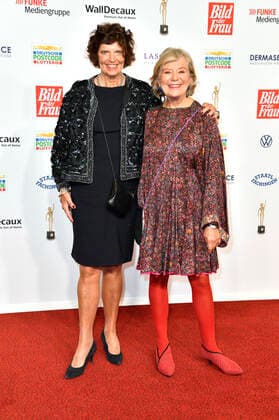 Jutta Speidel und Gast bei der 15. Verleihung der Goldenen Bild der Frau 2022 im Stage Theater Neue Flora. Hamburg, 09.11.2022