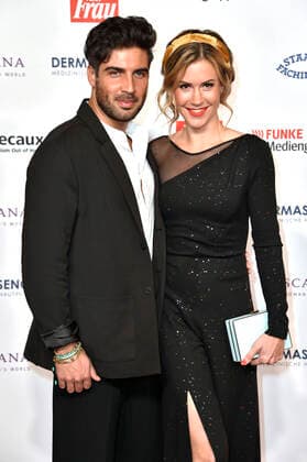 Wolke Hegenbarth mit Partner Oliver Vaid bei der 15. Verleihung der Goldenen Bild der Frau 2022 im Stage Theater Neue Flora. Hamburg, 09.11.2022
