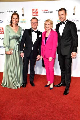 Bianca Pohlmann, Christoph Rüth, Andrea Glock und Kai Pflaume bei der 15. Verleihung der Goldenen Bild der Frau 2022 im Stage Theater Neue Flora. Hamburg, 09.11.2022