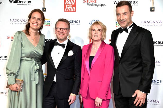 Bianca Pohlmann, Christoph Rüth, Andrea Glock und Kai Pflaume bei der 15. Verleihung der Goldenen Bild der Frau 2022 im Stage Theater Neue Flora. Hamburg, 09.11.2022