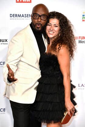 Yared Dibaba mit Ehefrau Fernanda de Sousa Dibaba bei der 15. Verleihung der Goldenen Bild der Frau 2022 im Stage Theater Neue Flora. Hamburg, 09.11.2022