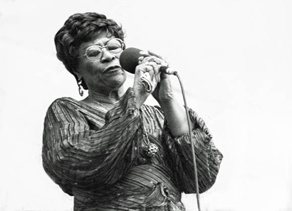 IMAGO ICONS: Ella Fitzgerald RECORD DATE NOT STATED Ella Fitzgerald, Capital Jazz, Knebworth, 1981. Artist: Brian O Connor. Copyright:xImagesxofxJazz HeritagexImagesx IMAGO ,2621696 ! ACHTUNG: AUFNAHMEDATUM GESCHÄTZT!  Copyright:ImagesxofxJazz HeritagexImagesx IMAGO