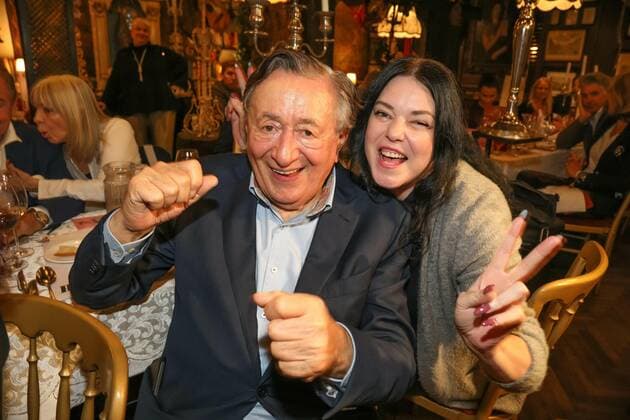 RECORD DATE NOT STATED 09.11.2022, Marchfelderhof Deutsch-Wagram, Verleihung der EISERNEN RAMPENSAU 2022, Die NEUE BÜHNE WIEN lädt zur Auszeichnung im Bild: Richard Lugner, Carmen Kreuzer, -tanzend, Verleihung der EISERNEN RAMPENSAU 2022