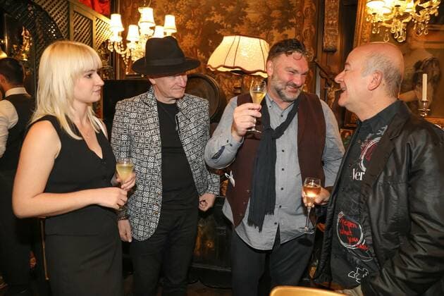 RECORD DATE NOT STATED 09.11.2022, Marchfelderhof Deutsch-Wagram, Verleihung der EISERNEN RAMPENSAU 2022, Die NEUE BÜHNE WIEN lädt zur Auszeichnung im Bild: Olivier Kranner, Gernot Kranner, Martin Leutgeb, Andy Lee Lang, Verleihung der EISERNEN RAMPENSAU 2022