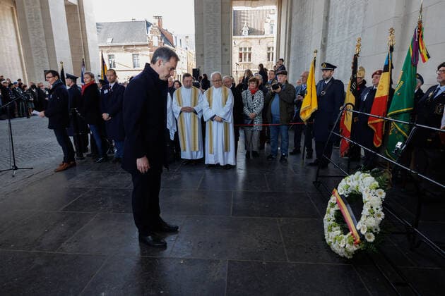 News Bilder des Tages Prime Minister Alexander De Croo pictured during a World War I commemoration in Ypres, Friday 11 November 2022. To commemorate the First World War, a Poppy Parade from St Martin s Cathedral to the Menin Gate was organized, followed by a ceremony at the Belgian Monument and a special Last Post. On 11 November 1918 the Armistice was signed, marking the end of World War I. POOLxKURTxDESPLENTER 49496116