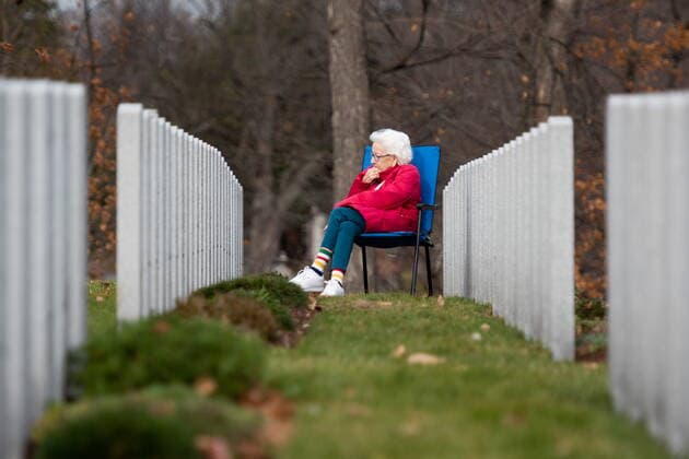 November 11, 2022, Ottawa, ON, Canada: Marcelle Pike looks at the tombstone of her husband, Percival H.V. Pike, a gunner who served in the Royal Canadian Air Force (RCAF) during the Second World War following Remembrance Day celebrations at the National Military Cemetery at Beechwood Cemetery in Ottawa, Friday, Nov., 11, 2022. Ottawa Canada  - ZUMAc35_ 20221111_zaf_c35_059 Copyright: xSpencerxColbyx