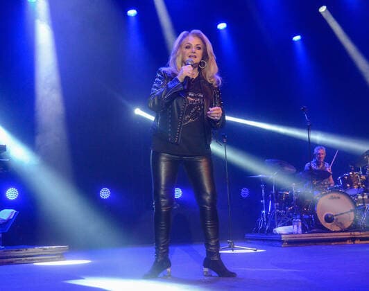 RECORD DATE NOT STATED November 12, 2022, Sao Paulo, Brazil: Welsh singer Bonnie Tyler, known for her numerous worldwide hits with the songs Total Eclipse of the Heart , It s a Heartache , Making Love , Holding Out for a Hero , Lost in France and Bitterblue , performs at concert hall Tokio Marine Hall, in Sao Paulo, on a tour in which he is completing 50 years of career, on Saturday night (12).  Copyright: xEduardoxAraujox