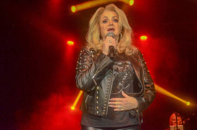 Entertainment Bilder des Tages RECORD DATE NOT STATED November 12, 2022, Sao Paulo, Brazil: Welsh singer Bonnie Tyler, known for her numerous worldwide hits with the songs Total Eclipse of the Heart , It s a Heartache , Making Love , Holding Out for a Hero , Lost in France and Bitterblue , performs at concert hall Tokio Marine Hall, in Sao Paulo, on a tour in which he is completing 50 years of career, on Saturday night (12).  Copyright: xEduardoxAraujox