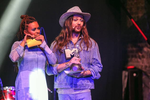 duesseldorf MTV EMAs 2022 - Best German Act Award 11.11.2022 Aminata Belli, Riccardo Simonetti MTV EMAs 2022 - Best German Act Award DUSSELDORF, GERMANY - NOVEMBER 11: Best German Act Award in der Nachtresidenz waehrend der MTV Europe Music Awards 2022. Duesseldorf, 11.11.2022 NRW Deutschland . Copyright: xFSAx Eibner-Pressefotox EP_fsa