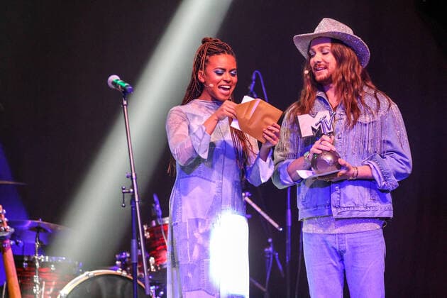 duesseldorf MTV EMAs 2022 - Best German Act Award 11.11.2022 Aminata Belli, Riccardo Simonetti MTV EMAs 2022 - Best German Act Award DUSSELDORF, GERMANY - NOVEMBER 11: Best German Act Award in der Nachtresidenz waehrend der MTV Europe Music Awards 2022. Duesseldorf, 11.11.2022 NRW Deutschland . Copyright: xFSAx Eibner-Pressefotox EP_fsa