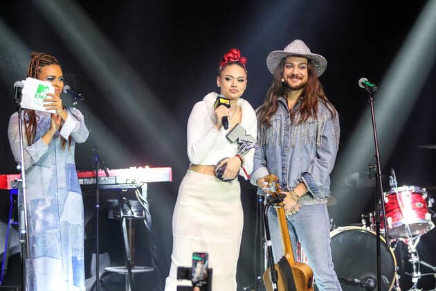 duesseldorf MTV EMAs 2022 - Best German Act Award 11.11.2022 Aminata Belli, Rapperin Badmomzjay Jordan Napieray and Riccardo Simonetti MTV EMAs 2022 - Best German Act Award DUSSELDORF, GERMANY - NOVEMBER 11: Best German Act Award in der Nachtresidenz waehrend der MTV Europe Music Awards 2022. Duesseldorf, 11.11.2022 NRW Deutschland . Copyright: xFSAx Eibner-Pressefotox EP_fsa