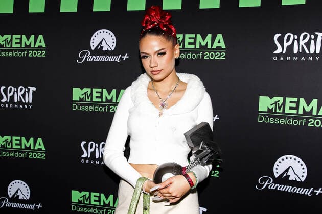 duesseldorf MTV EMAs 2022 - Best German Act Award 11.11.2022 Rapperin Badmomzjay Jordan Napieray MTV EMAs 2022 - Best German Act Award DUSSELDORF, GERMANY - NOVEMBER 11: Best German Act Award in der Nachtresidenz waehrend der MTV Europe Music Awards 2022. Duesseldorf, 11.11.2022 NRW Deutschland . Copyright: xFSAx Eibner-Pressefotox EP_fsa