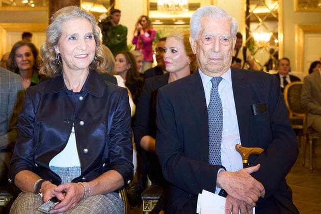14-11-2022 Madrid Princess Elena de Borbon and Mario Vargas Llosa during the Capote De Las Artes award 2022 ceremony at Wellington Hotel in Madrid. No Spain Â  Copyright: xPPEx