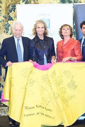 14-11-2022 Madrid Princess Elena de Borbon and Mario Vargas Llosa during the Capote De Las Artes award 2022 ceremony at Wellington Hotel in Madrid. No Spain Â  Copyright: xPPEx