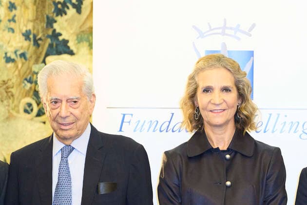 14-11-2022 Madrid Princess Elena de Borbon and Mario Vargas Llosa during the Capote De Las Artes award 2022 ceremony at Wellington Hotel in Madrid. No Spain Â  Copyright: xPPEx