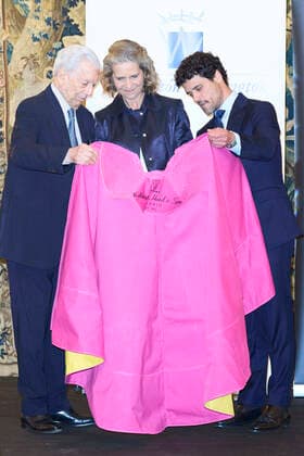 14-11-2022 Madrid Princess Elena de Borbon and Mario Vargas Llosa during the Capote De Las Artes award 2022 ceremony at Wellington Hotel in Madrid. No Spain Â  Copyright: xPPEx