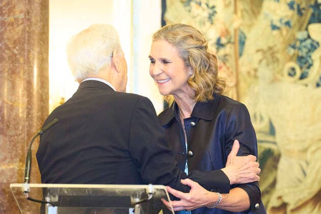 14-11-2022 Madrid Princess Elena de Borbon and Mario Vargas Llosa during the Capote De Las Artes award 2022 ceremony at Wellington Hotel in Madrid. No Spain Â  Copyright: xPPEx