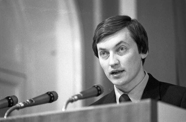 Soviet Peace Foundation s Union Conference 8309556 31.01.1984 Chair of the Soviet Peace Fund, world chess champion Anatoly Karpov, is seen at the Union Conference of the Soviet Peace Fund, held in the October Hall of the House of the Unions in Moscow. Vitaliy Arutjunov Moscow Russia  Copyright: xVitaliyxArutjunovx